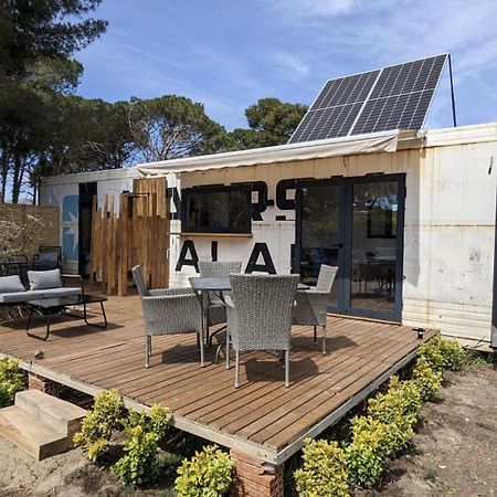 Cooltainer Retreat: Sustainable Coastal Forest Tiny House Near Barcelona Castelldefels Εξωτερικό φωτογραφία